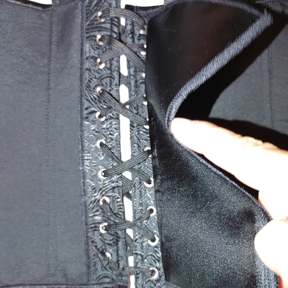 NWOT Bustier brocade style black on black floral imprint. - Picture 5 of 5
